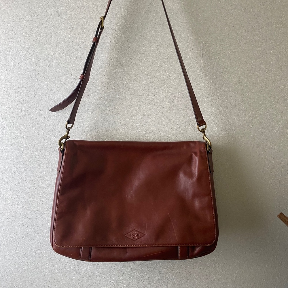 Fossil Work/Laptop Bag Cross body or one shoulder, genuine leather Brandy color